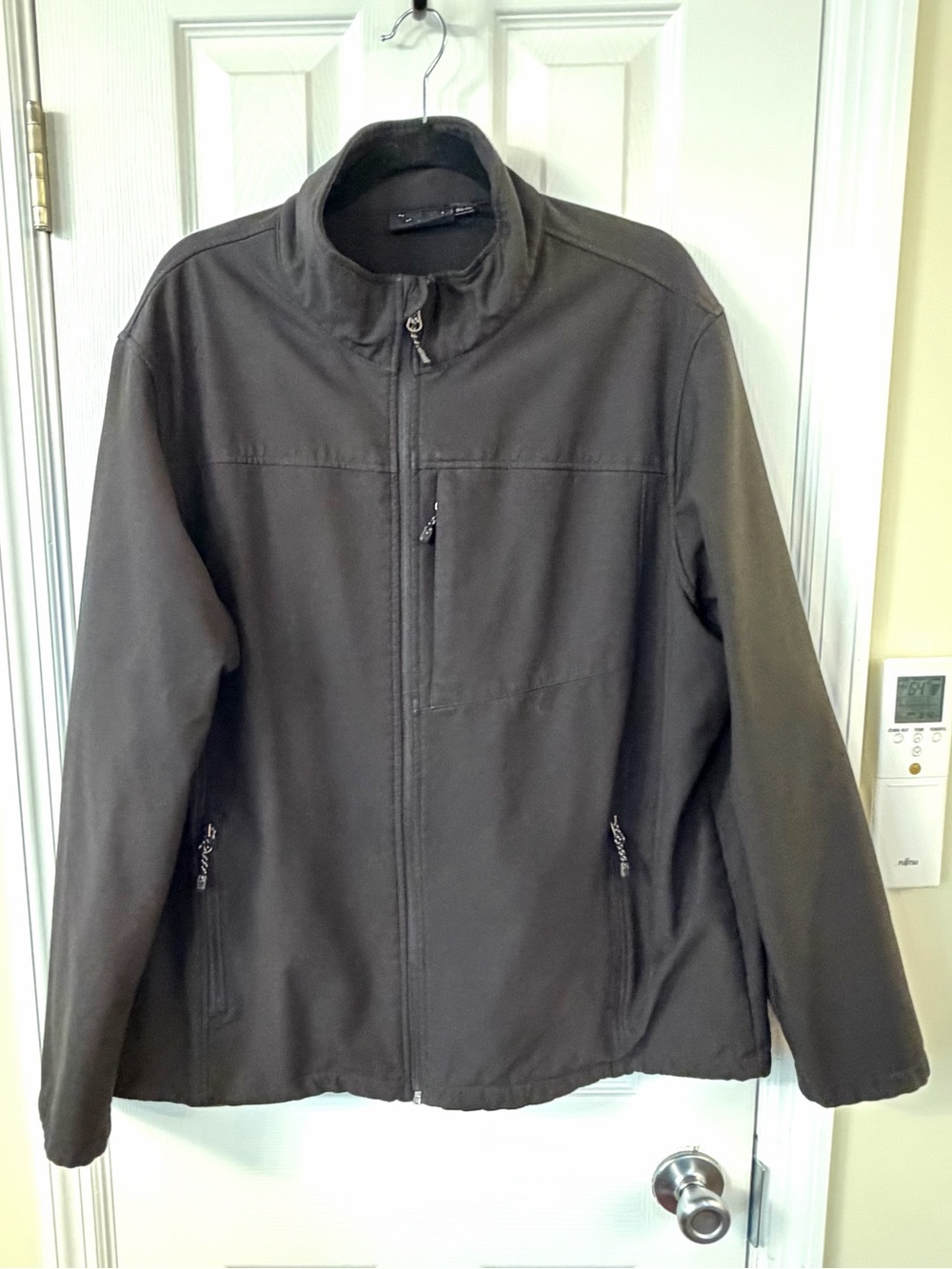 SwissTech Men’s XL Black Softshell Jacket Full Zip Outdoor Hiking